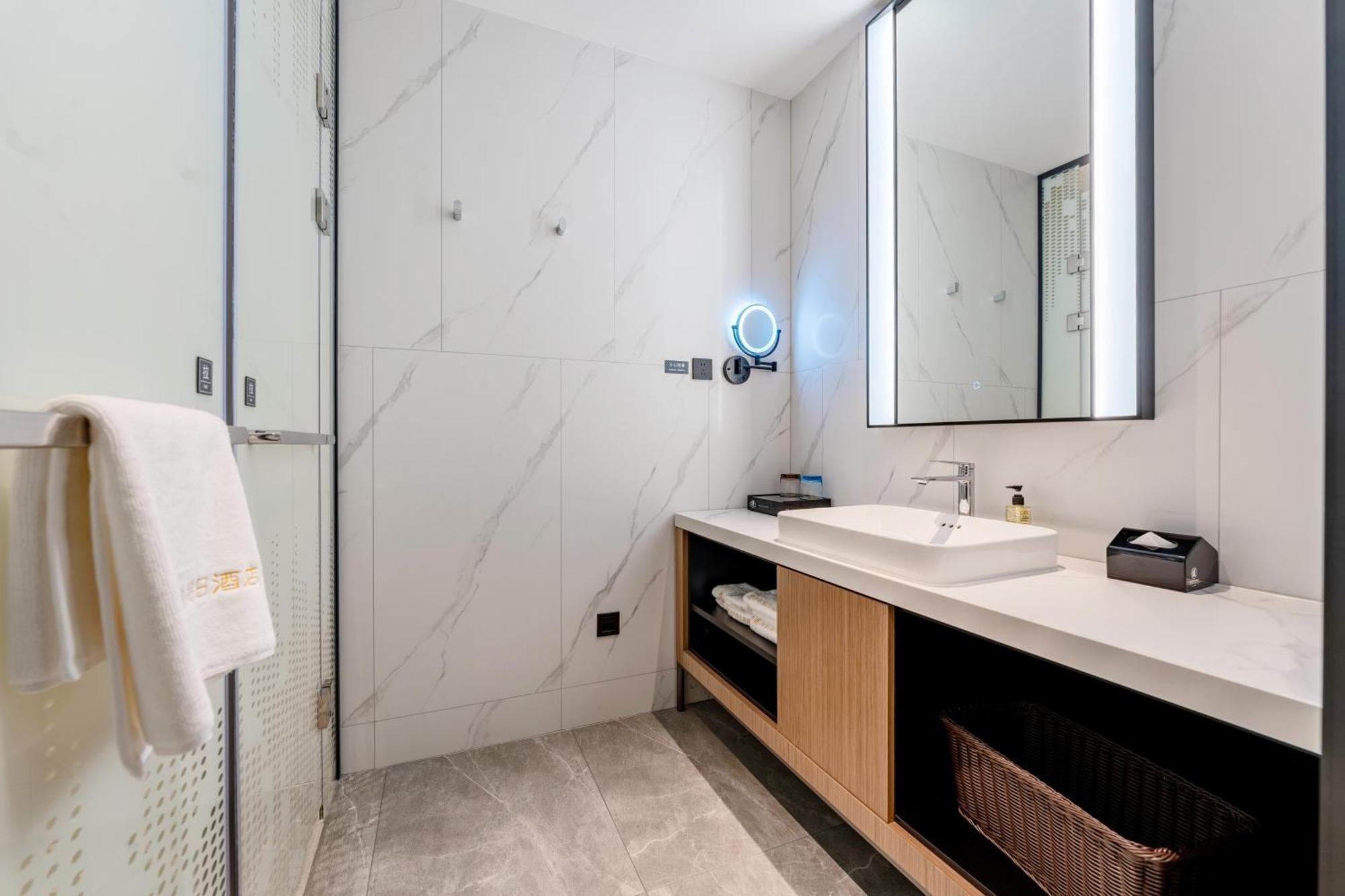 Liang Fan Holiday Inn Гуанчжоу Экстерьер фото
